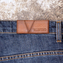 Load image into Gallery viewer, Blue Regular Fit Stonewash Jeans
