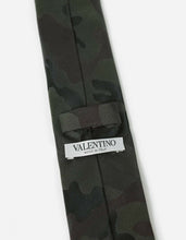 Load image into Gallery viewer, Green Camo Print Silk Tie
