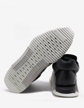Load image into Gallery viewer, Ro Level Runner Low Black Trainers
