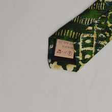 Load image into Gallery viewer, Green &amp; Beige Pattern Silk Tie
