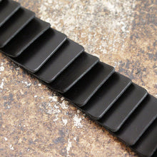 Load image into Gallery viewer, Thin Black Leather Scales Elastic Belt
