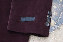 Load image into Gallery viewer, Fine Corduroy Blazer in Bordeaux
