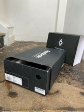 Load image into Gallery viewer, Zoku Reebok Black Running Trainers
