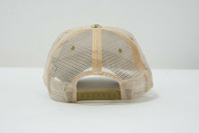 Load image into Gallery viewer, Beige trucker cap
